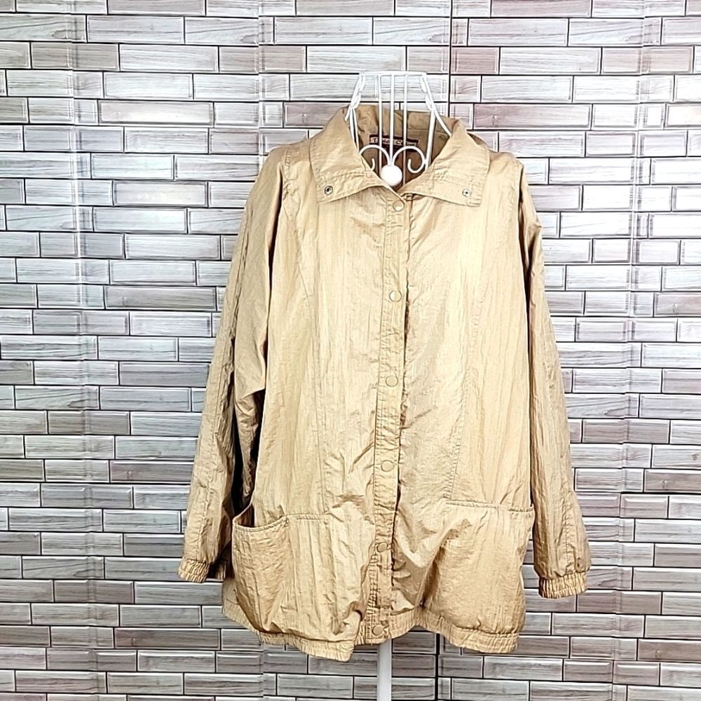 Tudor Court gold windbreaker Size XL